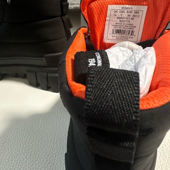 [[SOLD]] PALLADIUM Revolt Overcrush Quilted Boots - Picture 5 of 10